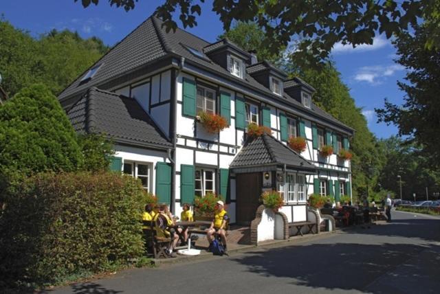 Wisskirchen Hotel & Restaurant Odenthal Exteriör bild