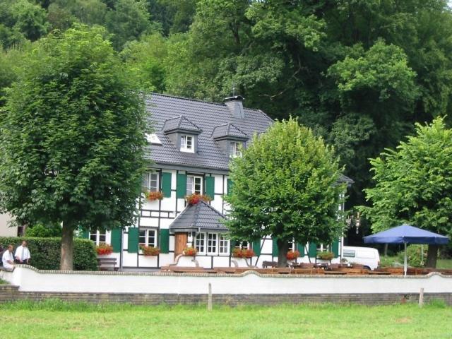 Wisskirchen Hotel & Restaurant Odenthal Exteriör bild